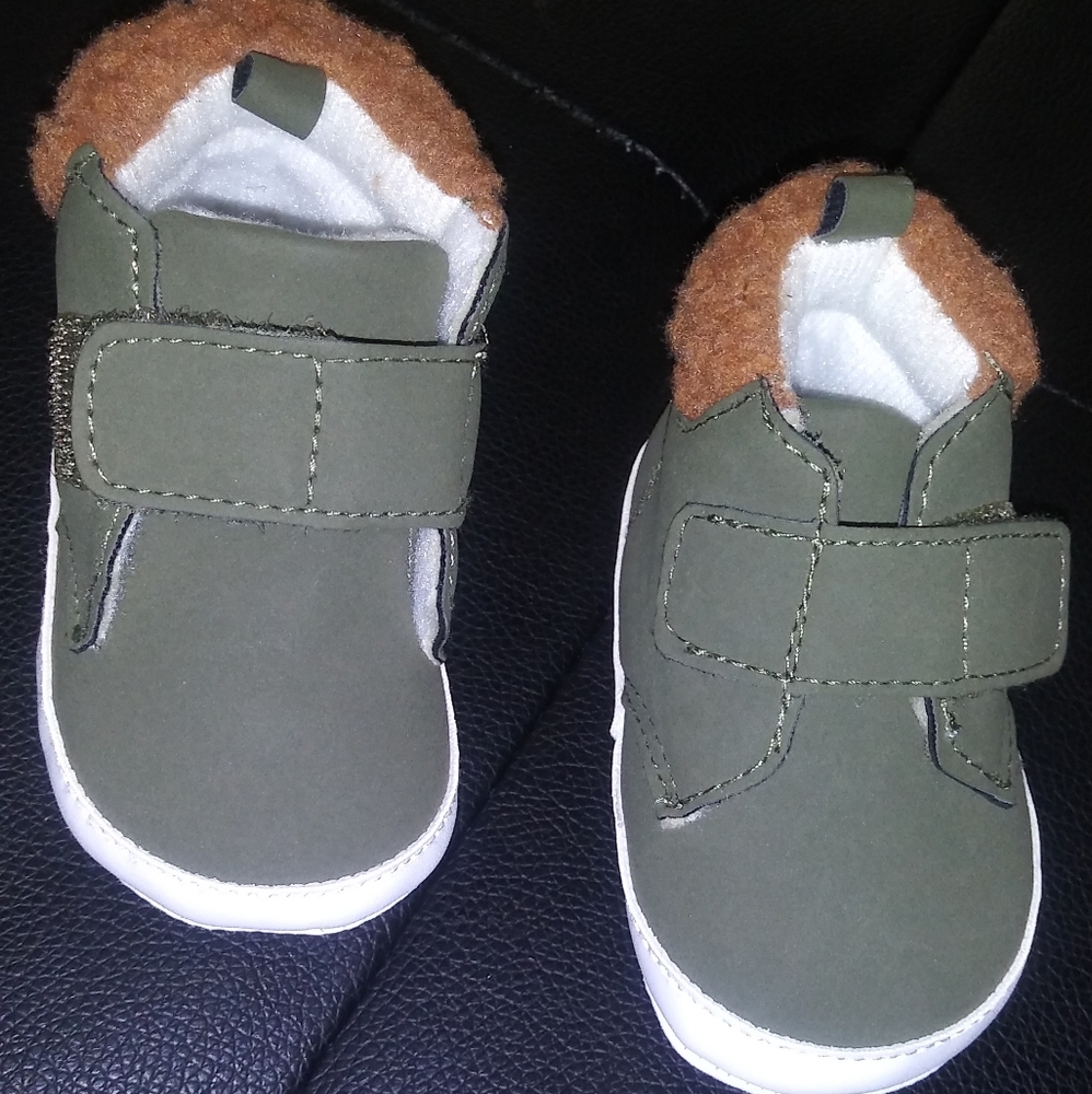 Carter's baby shoes